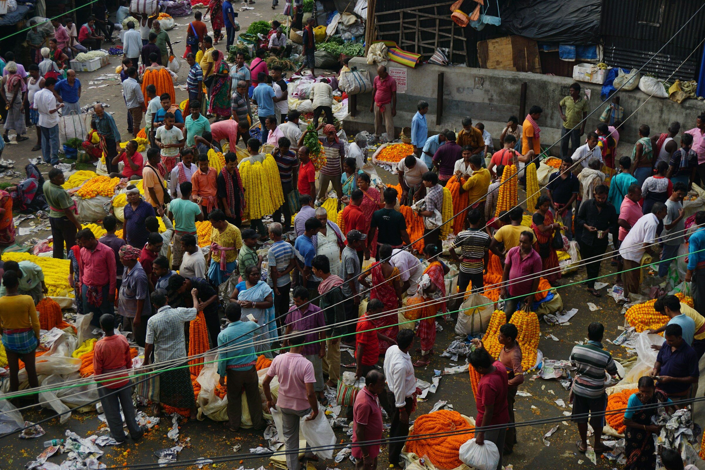 A crowded Kolkata market bustling with people