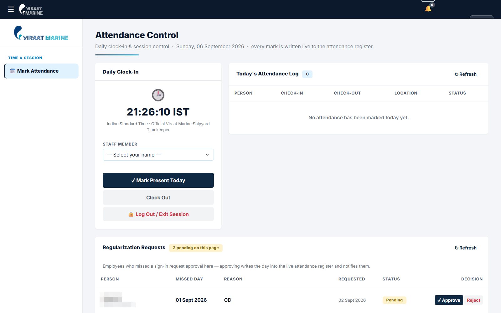 Attendance control: the daily clock-in and the regularisation queue